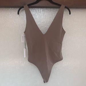 Babaton Contour Bodysuit in Shitake colour